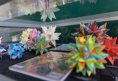 Wystawa origami w Centrum Nowoczesnego Kształcenia PB