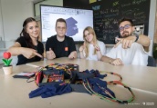 Rękawice pozwalające zrozumieć chorobę Parkinsona 